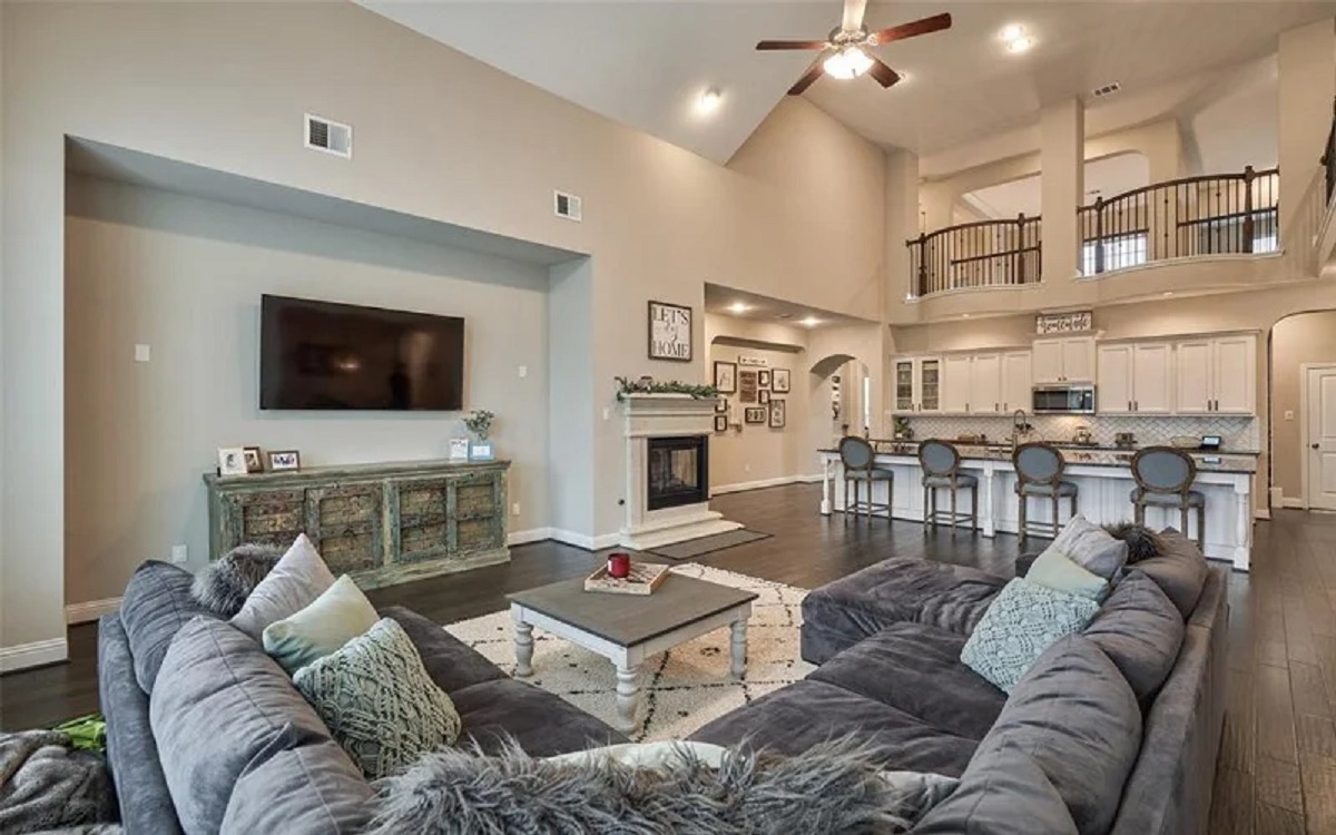 بر اساس کاربری و نیازهای خاص خود، چراغ سقفی را انتخاب کنید