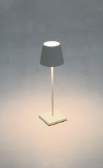 چراغ رومیزی شارژی 2.2 وات نور 3000K کد H209 - Image 6