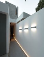 چراغ دیواری بیرونی دو طرفه 20 وات نور 3000K کد H131 - Image 3