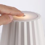 چراغ رومیزی شارژی 2.2 وات نور 3000K کد H183 (WHT) - H184 (BLK) - H 185 (GRY) - Image 5