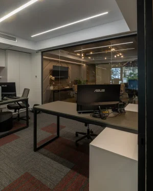 نوران-پروژه-نورپردازی-اداری-چراغ-خطی-توکار-مولتی-ترک-مگنتی-سقفی-توکار-LC133