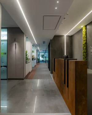 نوران - پروژه نورپردازی اداری - چراغ خطی و مولتی ترک