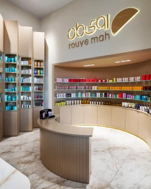 نورپردازی-فروشگاه-لاوازم-آرایشی-بهداشتی-روی-ماه-مرکز-خرید-اپال-10