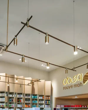 نورپردازی-فروشگاه-لاوازم-آرایشی-بهداشتی-روی-ماه-مرکز-خرید-اپال-11