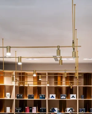 نورپردازی-فروشگاه-لاوازم-آرایشی-بهداشتی-روی-ماه-مرکز-خرید-اپال-12