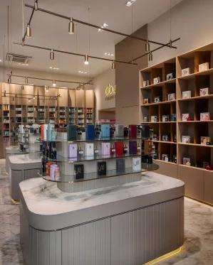 نورپردازی-فروشگاه-لاوازم-آرایشی-بهداشتی-روی-ماه-مرکز-خرید-اپال-5