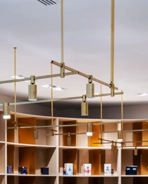 نورپردازی-فروشگاه-لاوازم-آرایشی-بهداشتی-روی-ماه-مرکز-خرید-اپال-8